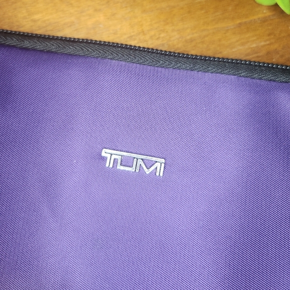 Tumi Corner zip bag - Picture 6 of 10